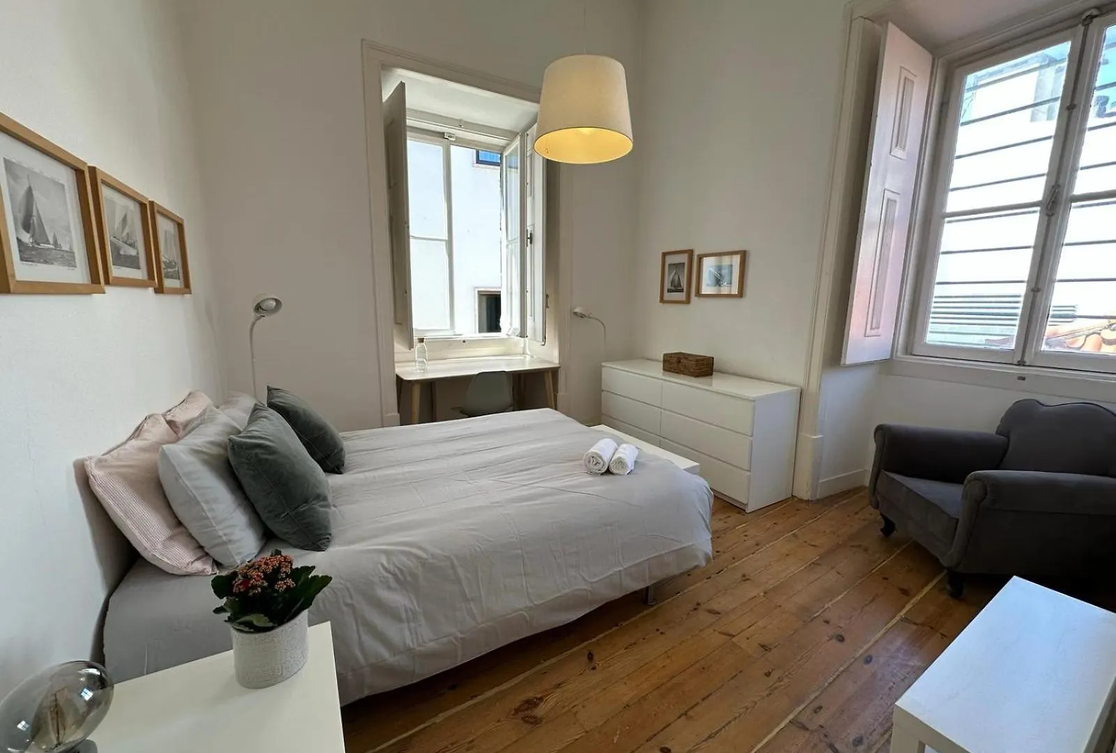 Private Comfortable Room In Chiado Lisboa