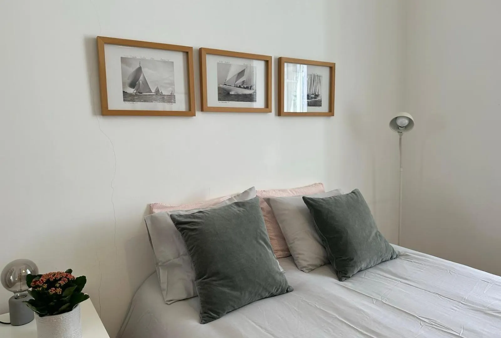 Private Comfortable Room In Chiado Lisboa Portugal
