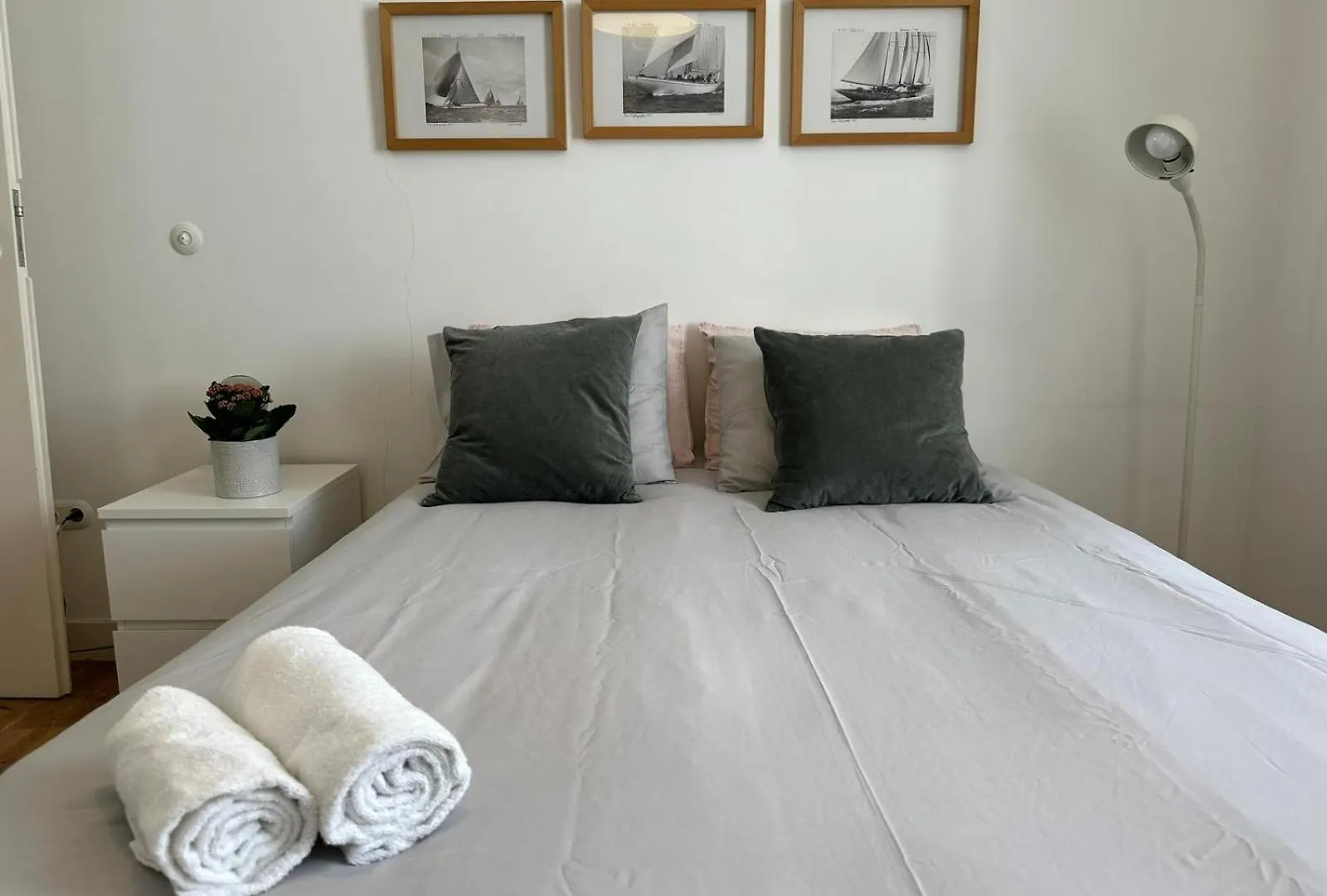 Private Comfortable Room In Chiado Lisboa 0*,  Portugal